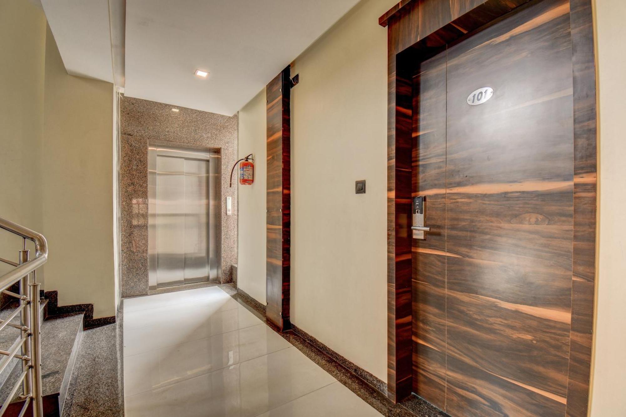 Hotel Deepali Executive Aurangabad  Exterior photo