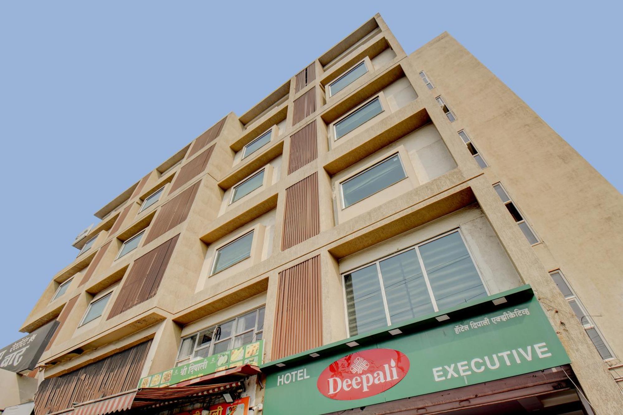 Hotel Deepali Executive Aurangabad  Exterior photo