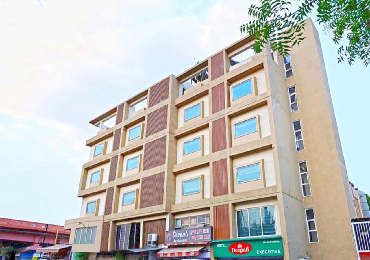 Hotel Deepali Executive Aurangabad  Exterior photo